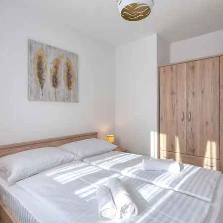 Perla With Free Parking Apartament *