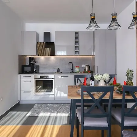 Perla With Free Parking