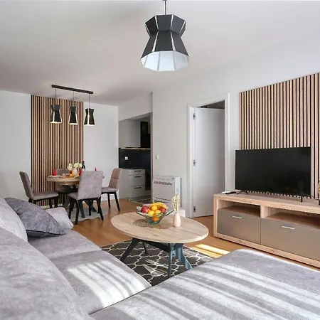 Perla With Free Parking Apartament *