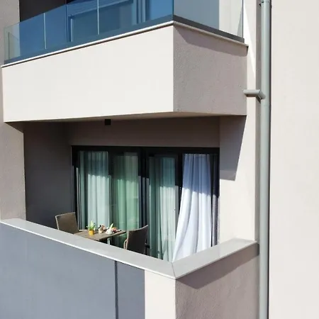 Perla With Free Parking